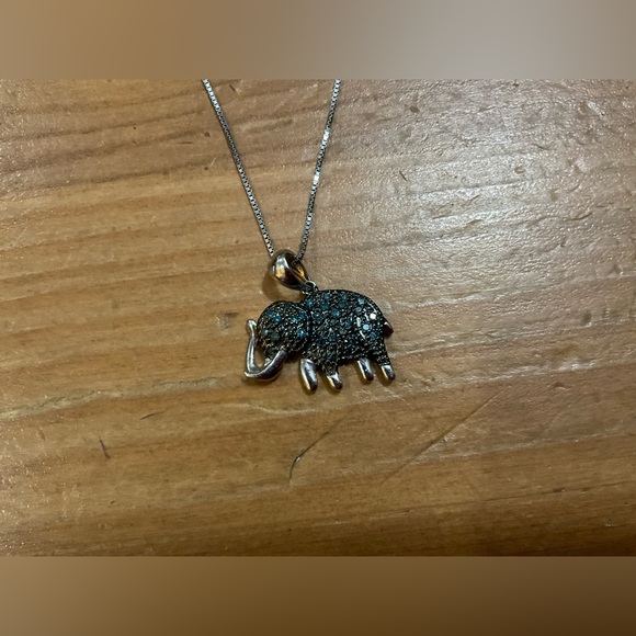 Ross- Simon’s: blue diamond elephant sterling silver pendant and necklace set. - Picture 2 of 7